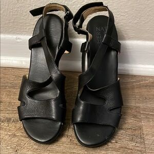Naturalizer Black Minimalist Sandals with Textured Sole